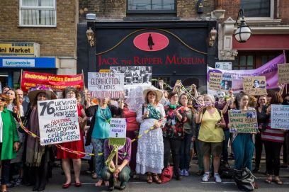 1438715014-protests-outside-newly-opened-jack-the-ripper-museum-in-london_8252362